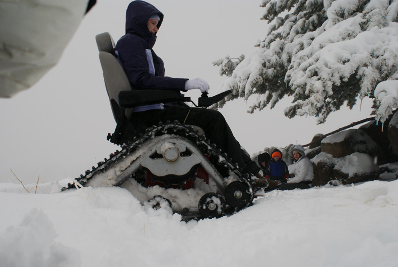 Enjoy the Snow with Your Family on a Tankchair